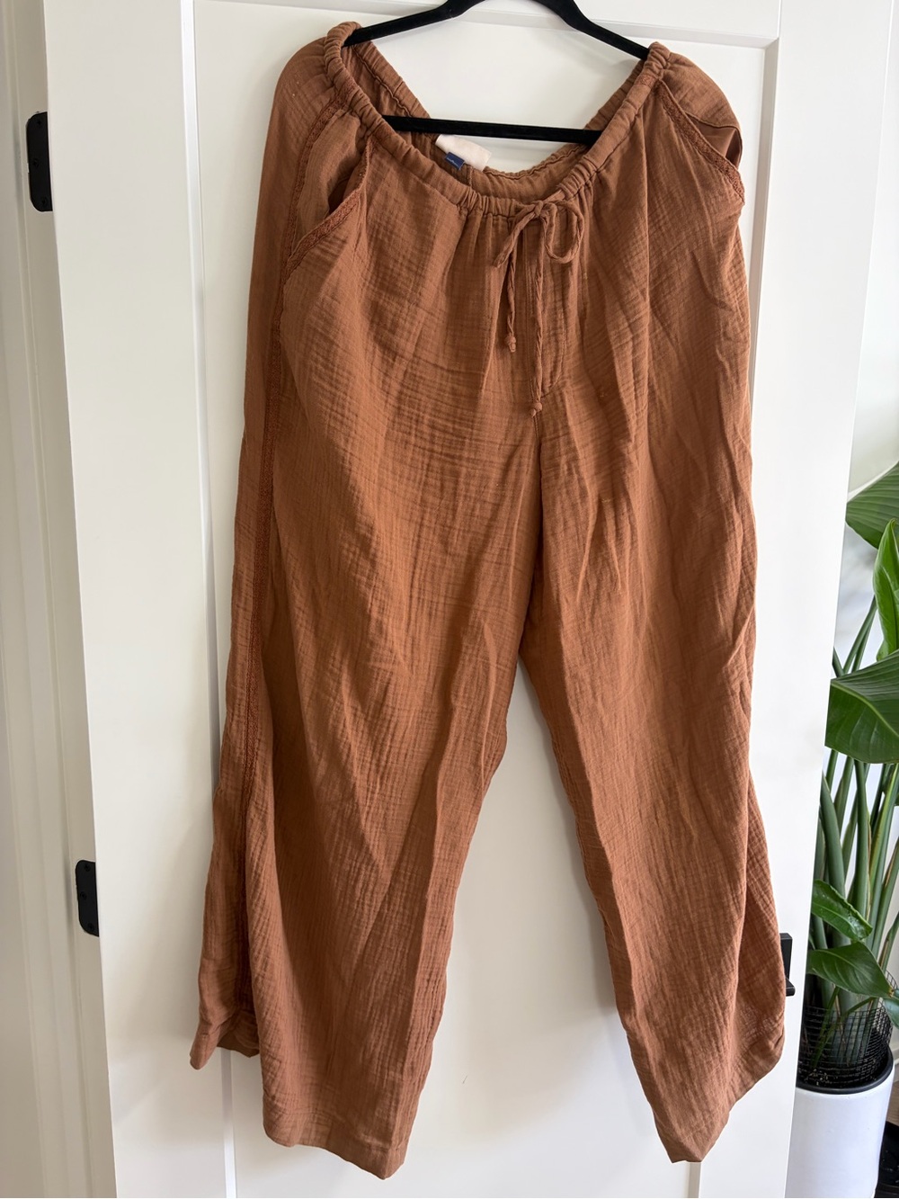 Relaxed Drawstring Pants in Rust Brown